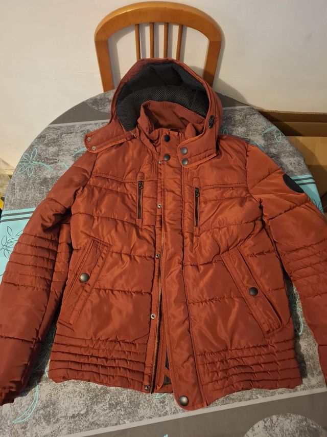 Chaquetón burdeos de hombre. talla M