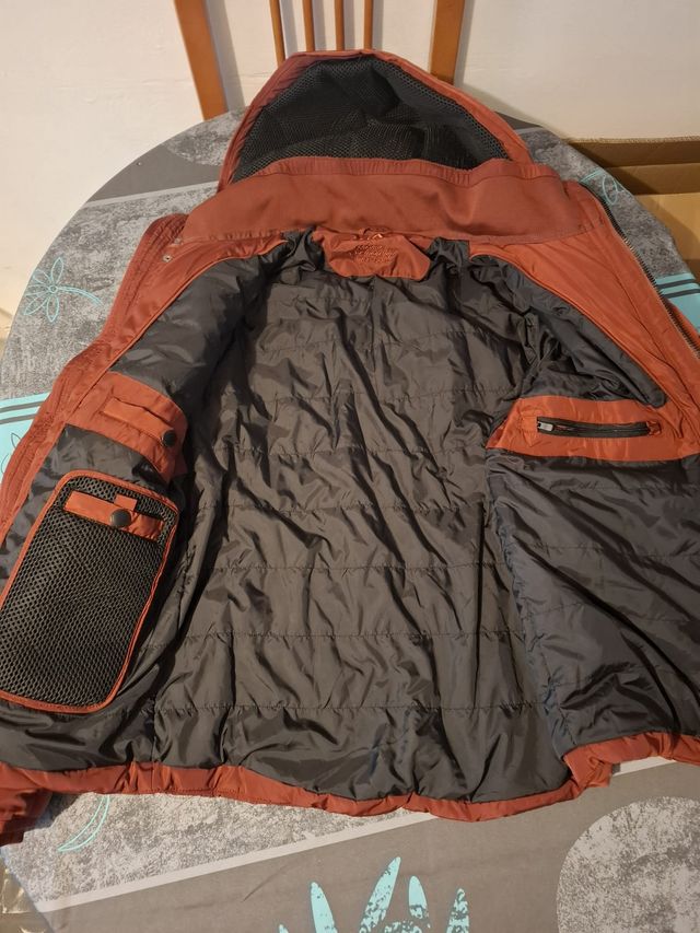 Chaquetón burdeos de hombre. talla M