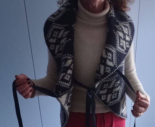 Cardigan smanicato misto lana e mohair