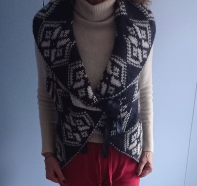 Cardigan smanicato misto lana e mohair