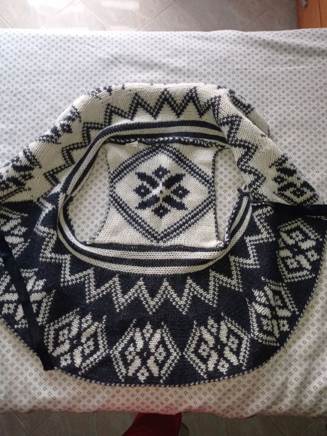 Cardigan smanicato misto lana e mohair