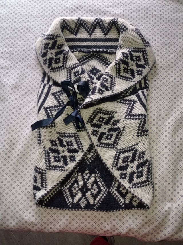 Cardigan smanicato misto lana e mohair