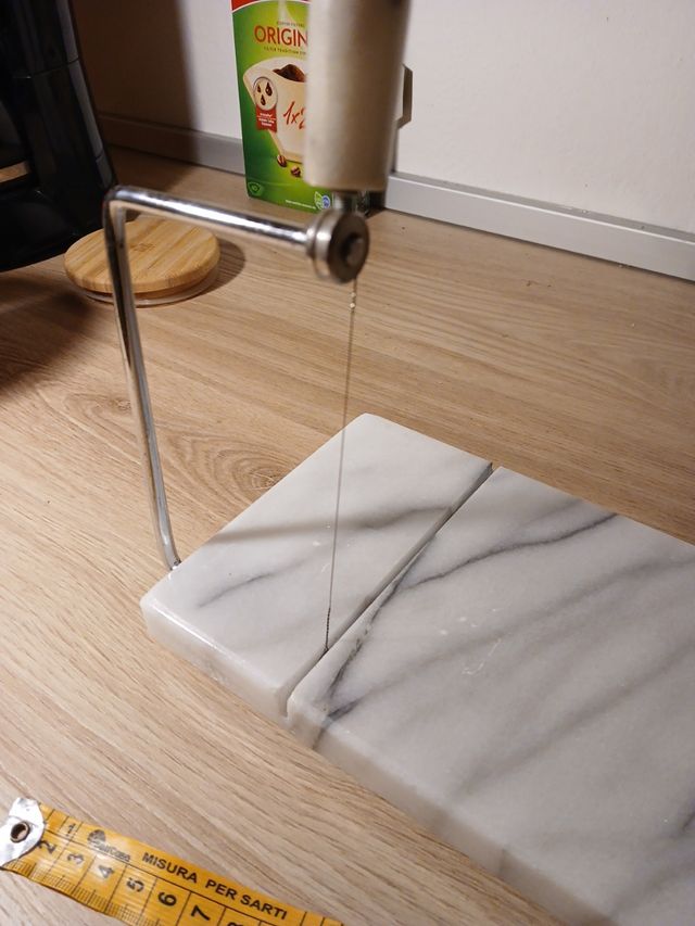 Taglia formaggio in marmo