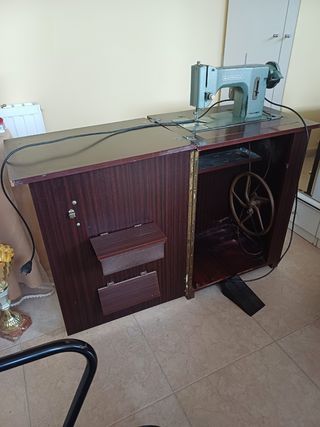 Maquina de coser con motor