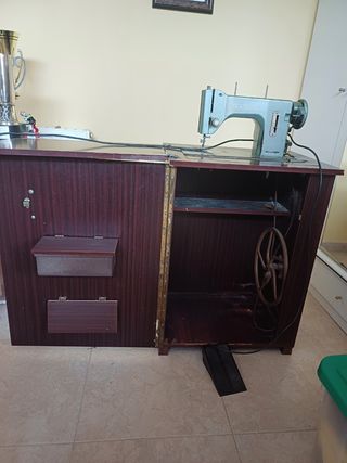 Maquina de coser con motor