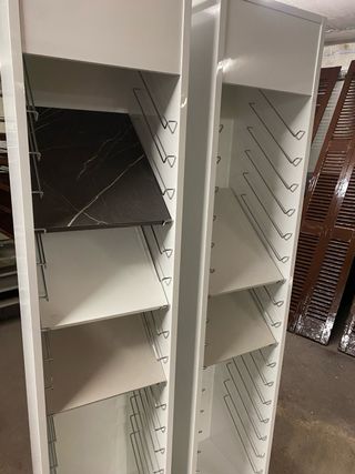 Estanterías con baldas 