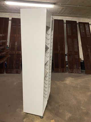 Estanterías con baldas 