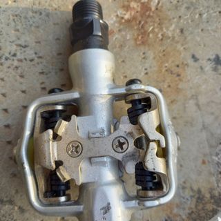 Attacchi pedali per biciclette