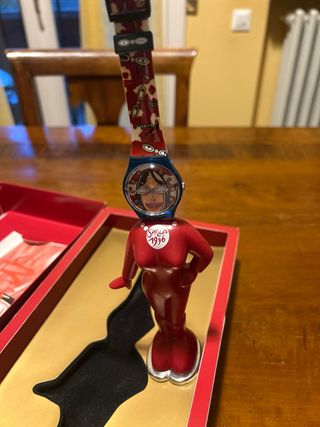 Swatch the club red version