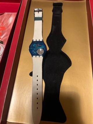 Swatch the club red version