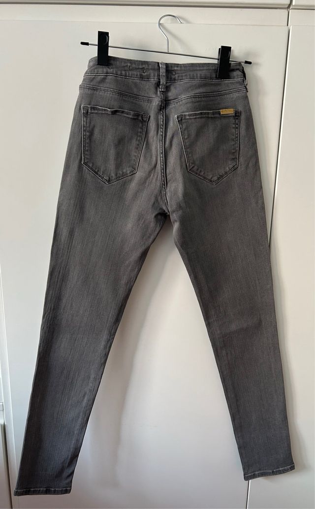 Pantalon vaquero Zara