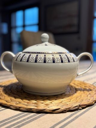 Vajilla clasica de porcelana Royal Voyage