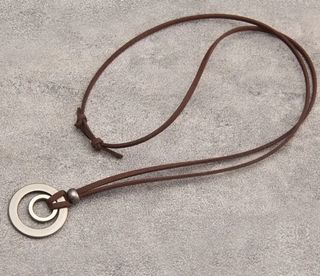 Colgante con cuerda de franela