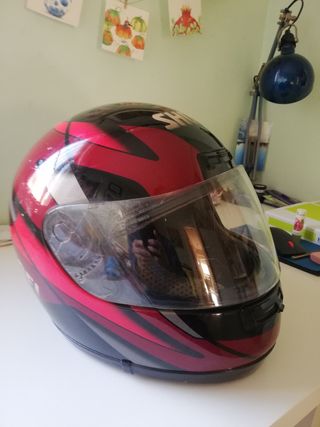 Casco moto Shoei.