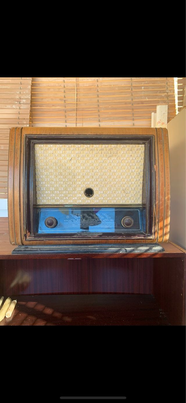 VECCHIA RADIO E GIRADISCHI IN LEGNO 40€ OGGI