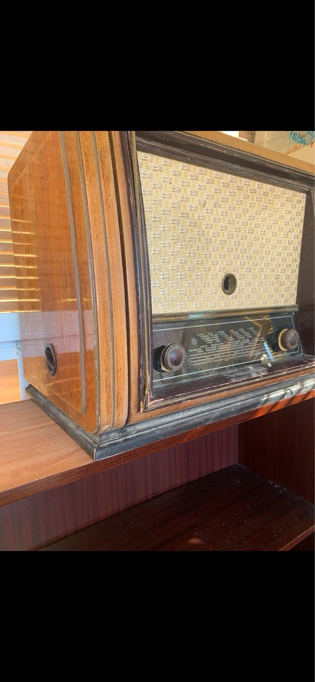 VECCHIA RADIO E GIRADISCHI IN LEGNO 40€ OGGI