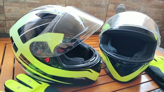 Lote dos cascos más guantes