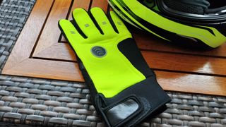 Lote dos cascos más guantes 