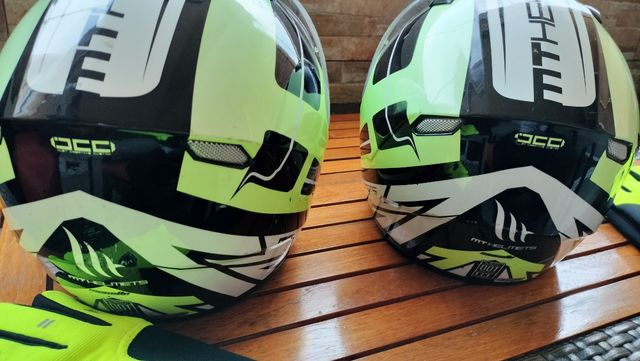 Lote dos cascos más guantes