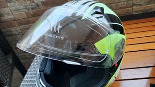 Lote dos cascos más guantes 
