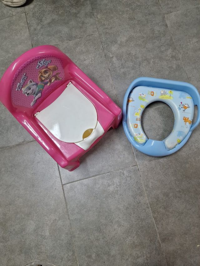 Orinal y asiento adaptador reductor.