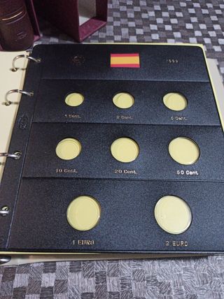 2 álbumes monedas Pardo y 19 hojas euros