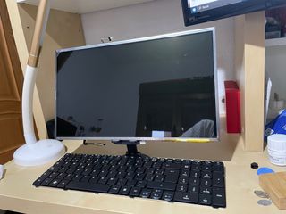 Pantalla de portatil con teclado de regalo