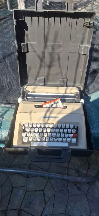 Máquina de escribir como nueva