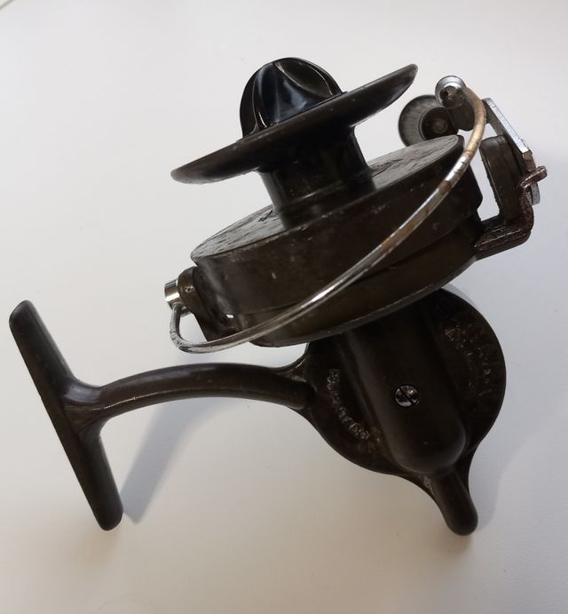 Carrete de pesca antiguo SAGARRA