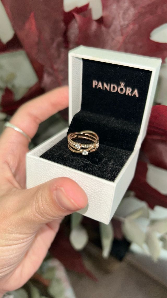 Anillo Alianza Triple Brillantes Pandora Oro rosa