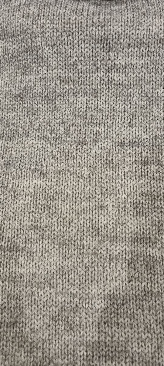 Jersey cuello vuelto gris de Mango.