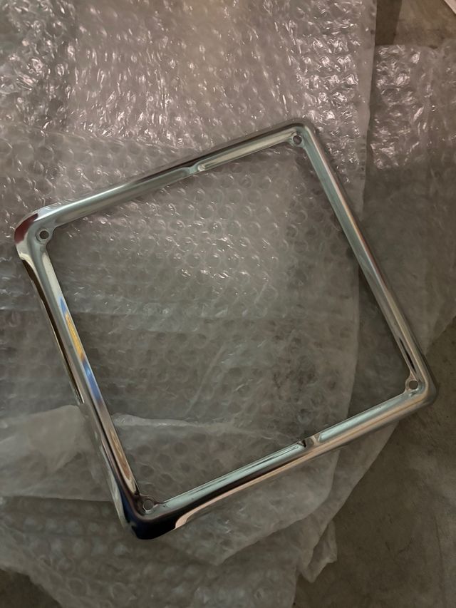 Cornice targa cronata per moto