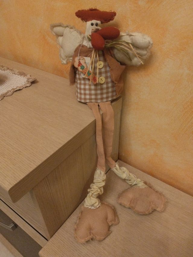 Gallo di pezza a penzoloni