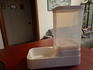 Distributore croccantini 