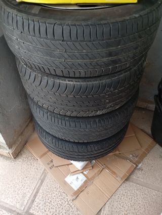 Neumáticos en buen estado 
