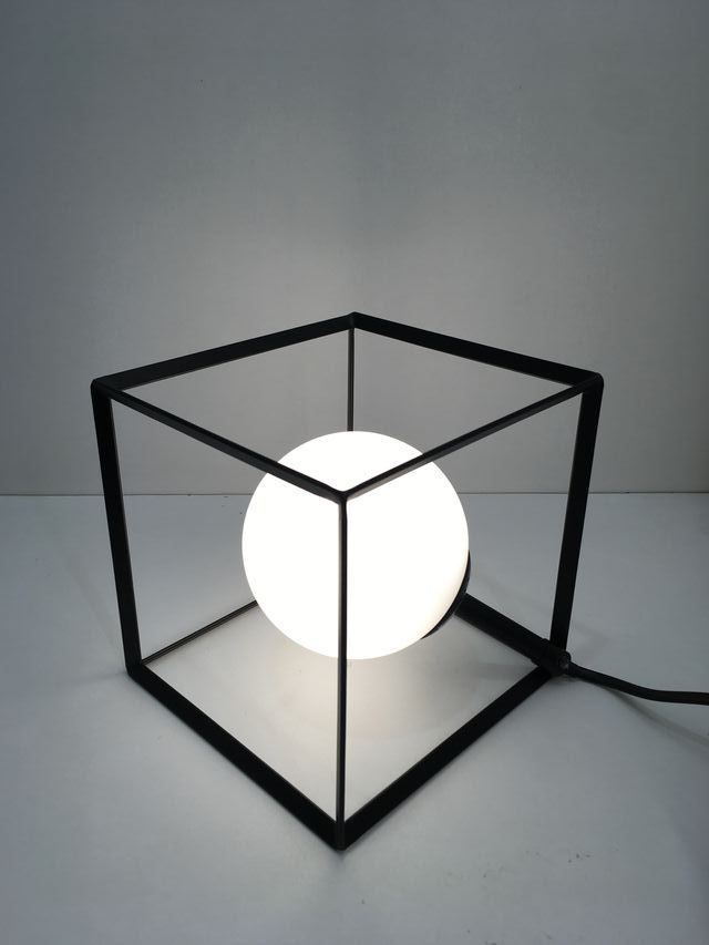 Lampada tavolo cubo nero