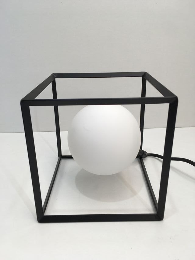 Lampada tavolo cubo nero