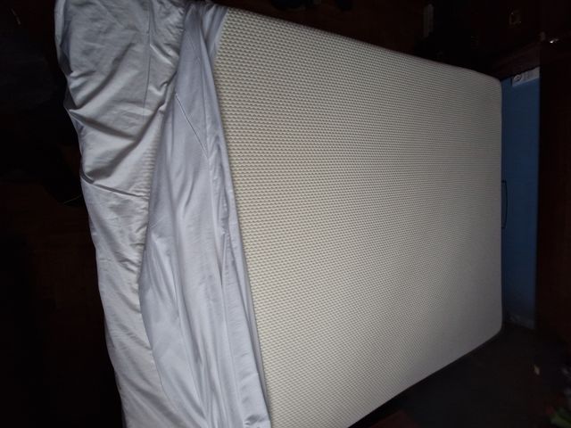 Colchón de 1.50 con 2 meses de uso, sin manchas