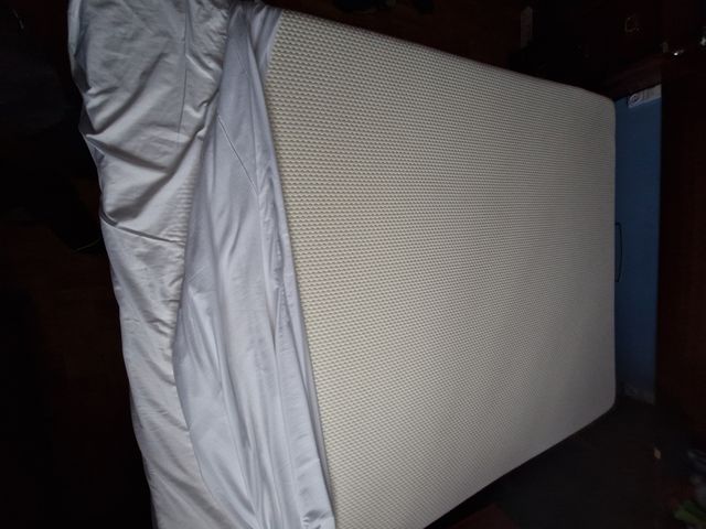 Colchón de 1.50 con 2 meses de uso, sin manchas