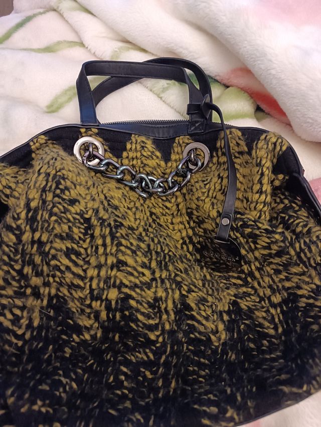 Bolso en tonos verdosos y negro