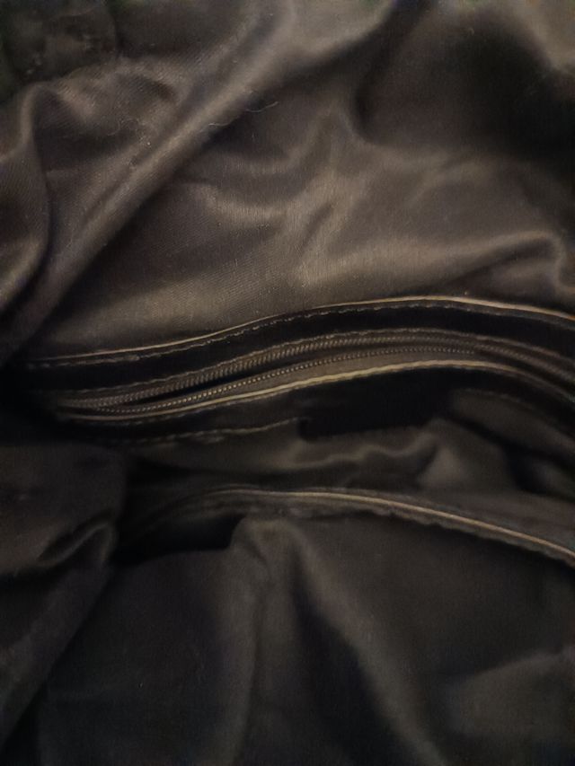 Bolso en tonos verdosos y negro