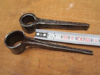 Cerrojo antiguo cincelado, forja s. XVII.