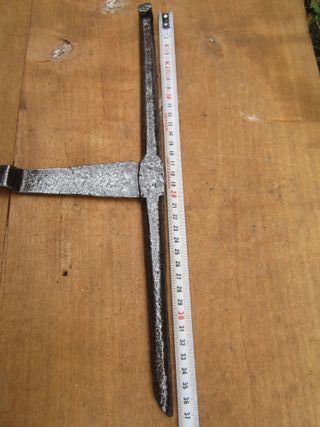 Cerrojo antiguo cincelado, forja s. XVII.