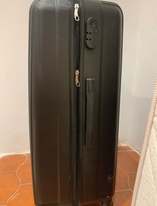 Maleta con ruedines de gran tamaño negra