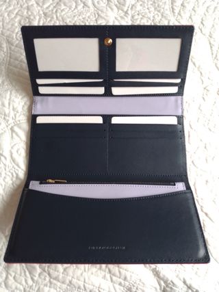 Cartera roja de Purificación García