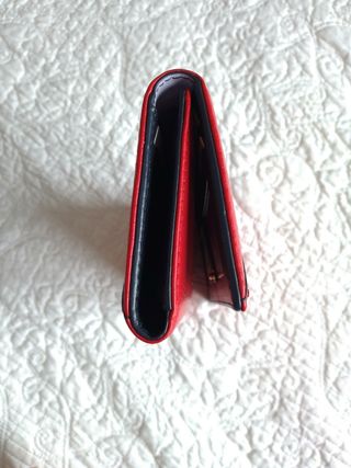 Cartera roja de Purificación García