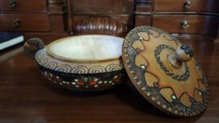 Cuenco de madera artesanal 