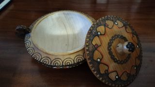 Cuenco de madera artesanal 