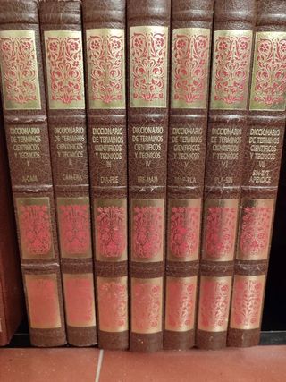 Vendo colección 17 diccionarios Larousse Agostini.