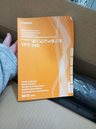 Órgano Yamaha YPT-240 Teclado